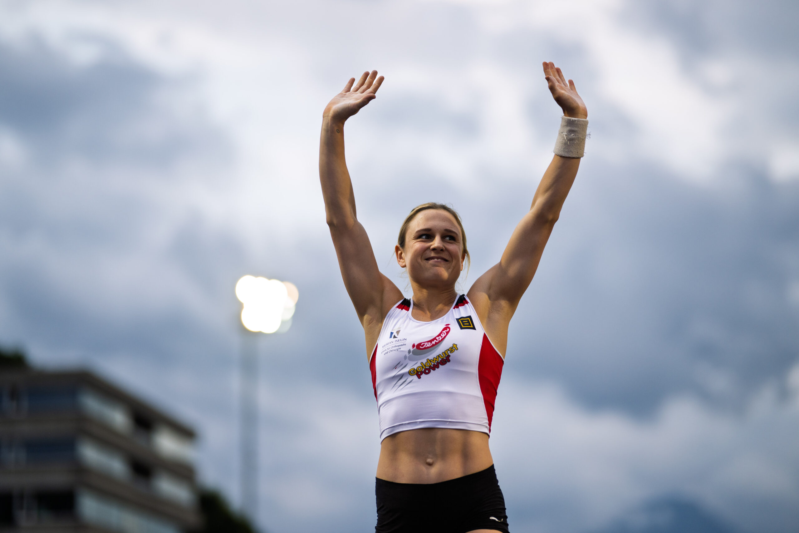 Pascale Stöcklin wird mit einer neuen Saisonbestleistung von 4.51 m Dritte in Luzern